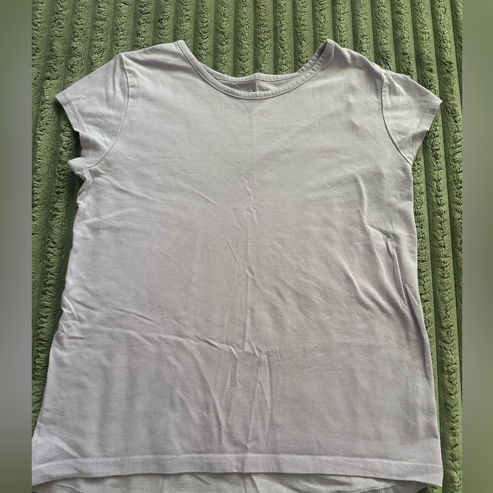 **FINAL CLEARANCE** The Children’s Place Light Purple T-Shirt. Size 14